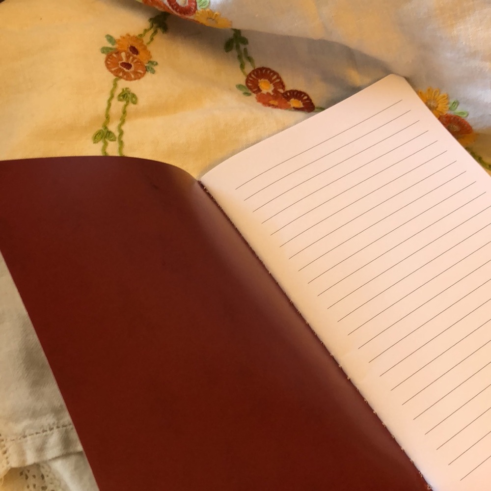 Small lined notebook - Picture 3 of 3